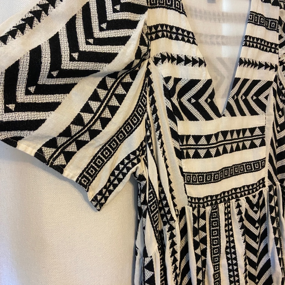 Old Navy Embroidered Dress!